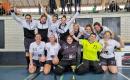 Damen I jubeln mit dem Pokal